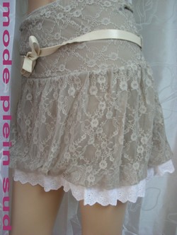 JUPE TOUT DENTELLES BEIGE CEINTURE INCLUS