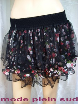 Jupe froufou voiler METS noir fleurs rose tendre romans